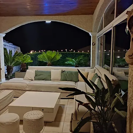 Les Trois Oliviers Villa *